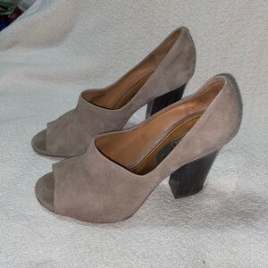 Beautiful Coach Roslyn Peep toe heels